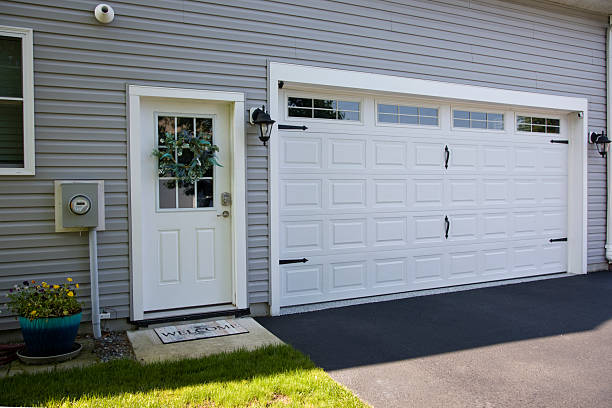 24/7 Emergency Garage Door Panel Replacement experts in Akron, NY